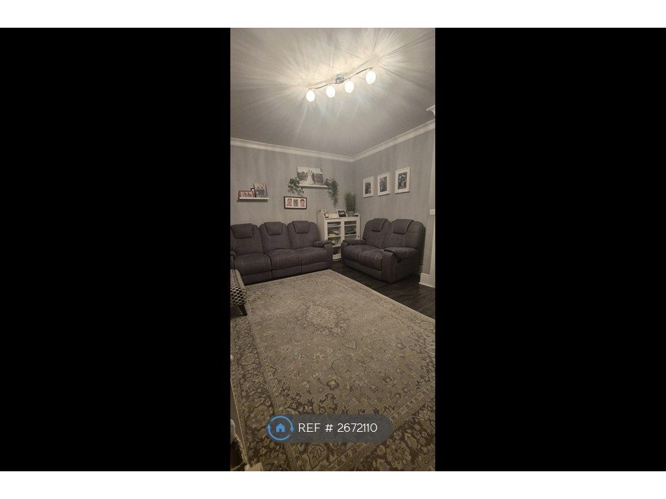 Property photo 3 of 6 Living Room