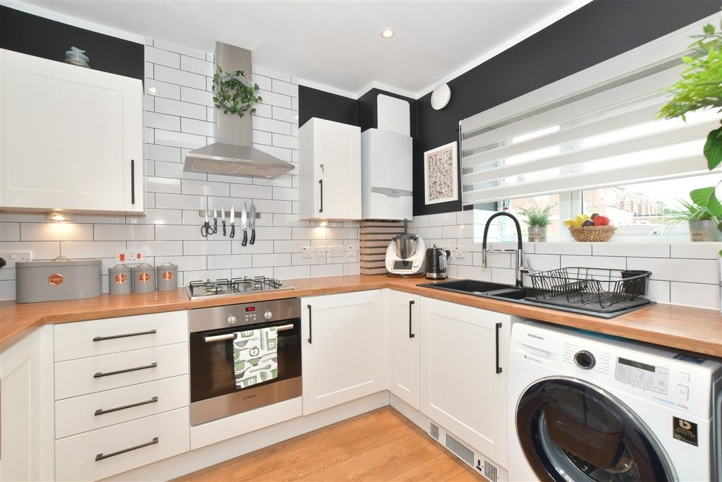 Property photo 3 of 9 Kitchen