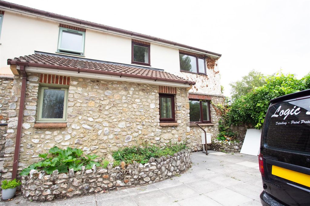Property photo 1 of 8 Derb8937.Jpg