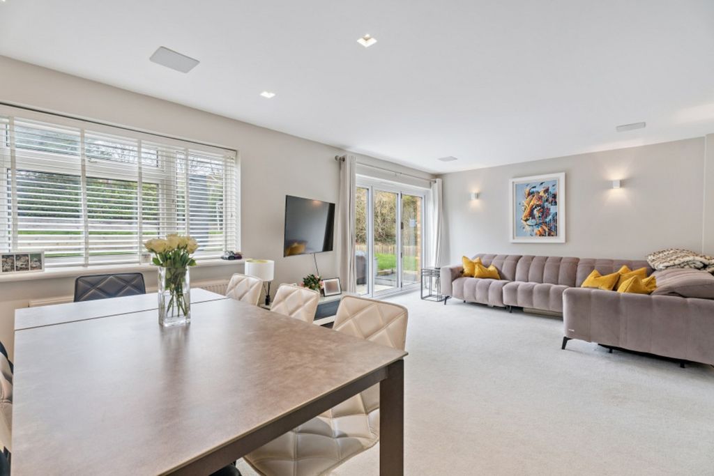 Property photo 3 of 20