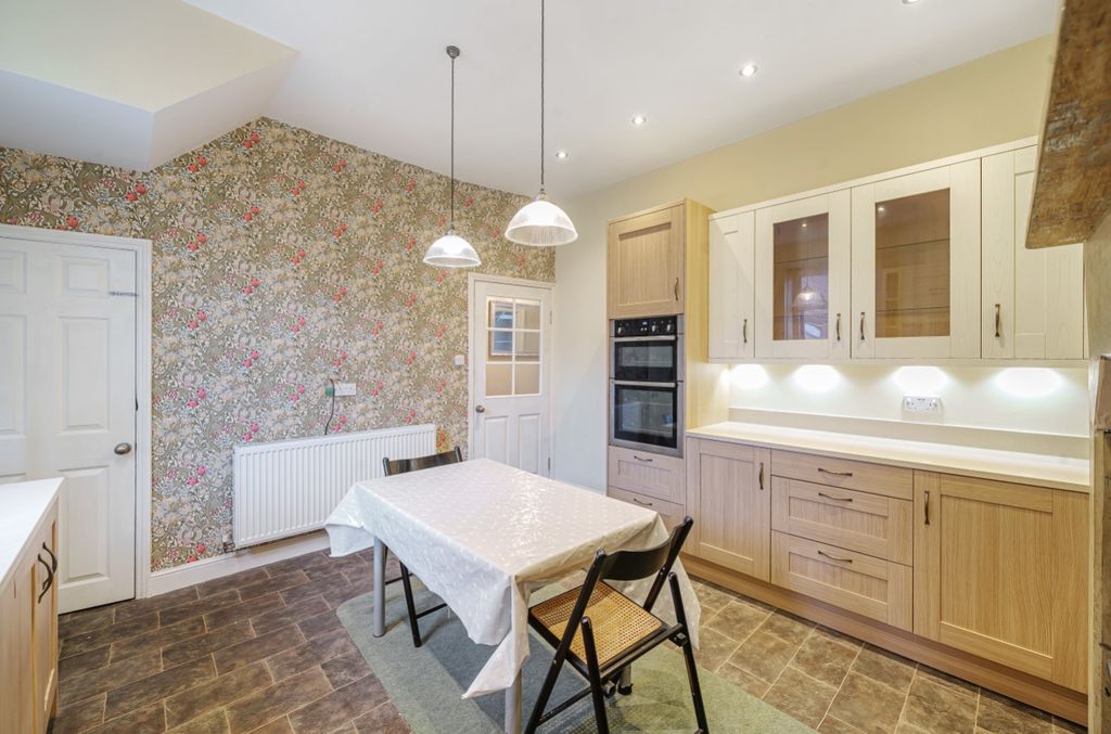 Property photo 3 of 20 Ewemove Harrogate Breakfast Kitchen