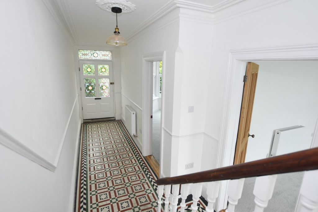 Property photo 3 of 24 Entrance Hall