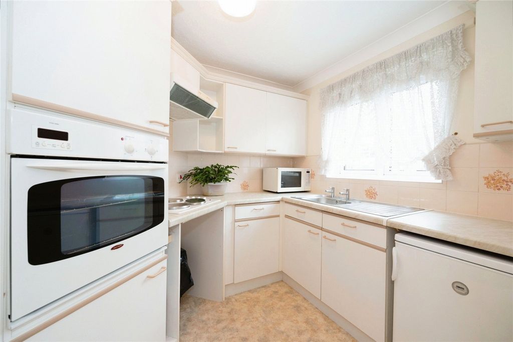 Property photo 2 of 11 Kitchen