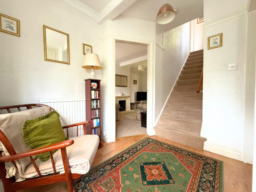 Property photo 3 of 18 Entrance Hall