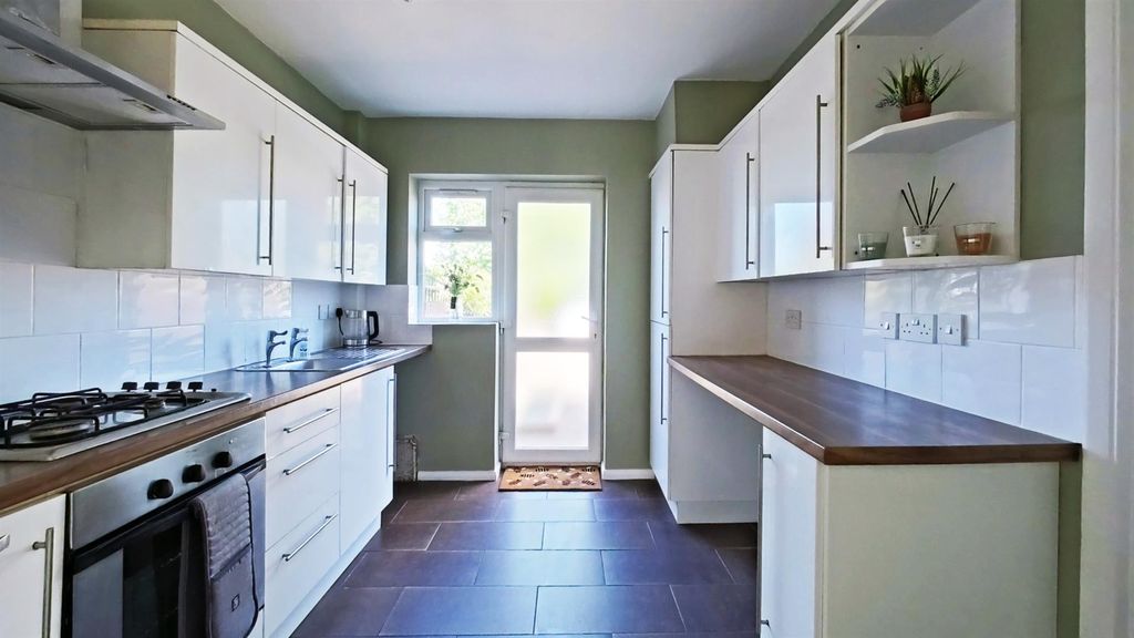 Property photo 3 of 20 Kitchen_Pe.Jpg