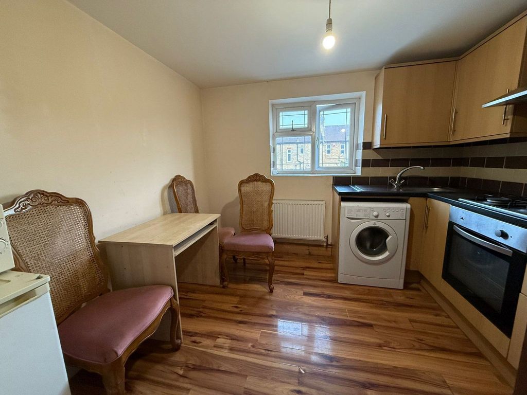 Property photo 1 of 7 Two Bedroom Loft Converted Flat Ideal For Four Adults- Â£1900Pcm