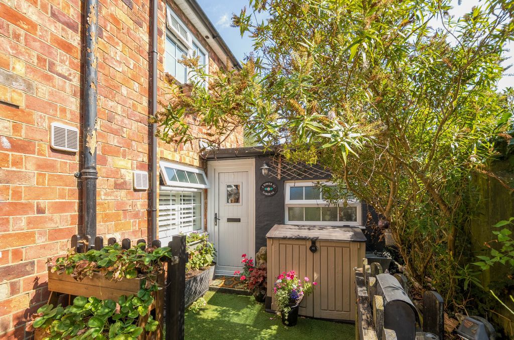 Property photo 1 of 13 1339657-1-689B4B4...