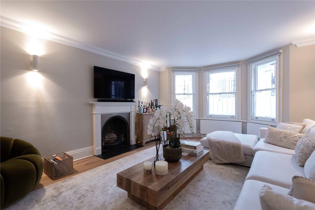 Property photo 3 of 15 Living Room