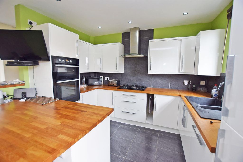 Property photo 3 of 20 Kitchen/Breakfast Room
