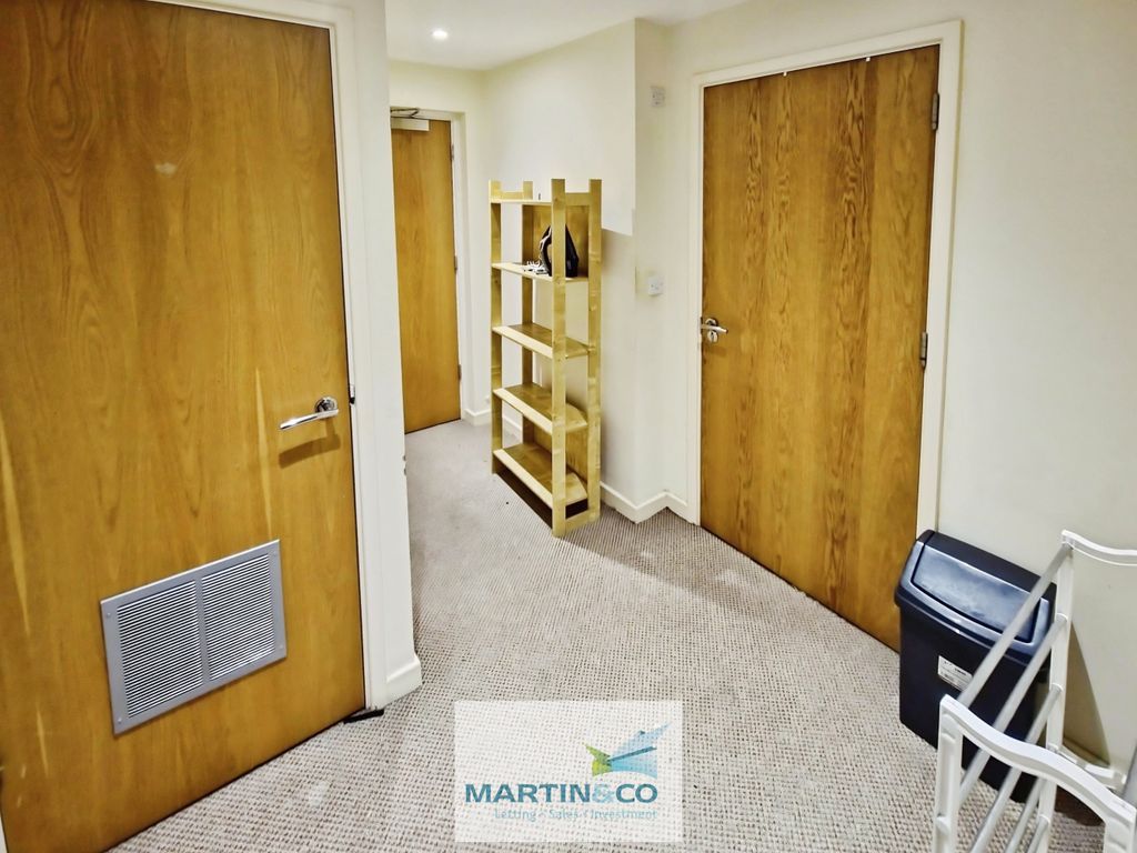 Property photo 3 of 7 7c63c2Ab-Hallway