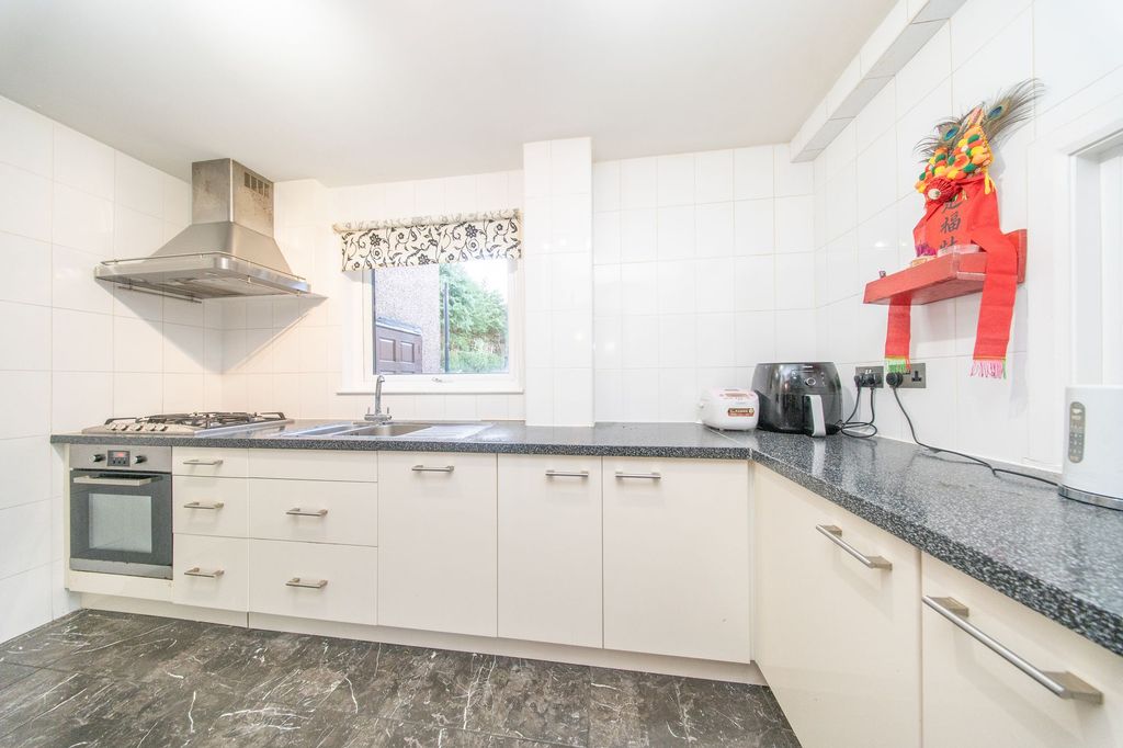 Property photo 2 of 19 Kitchen