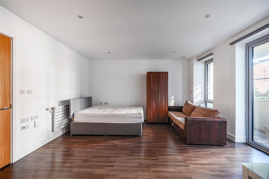 Property photo 3 of 11 Picture No. 32