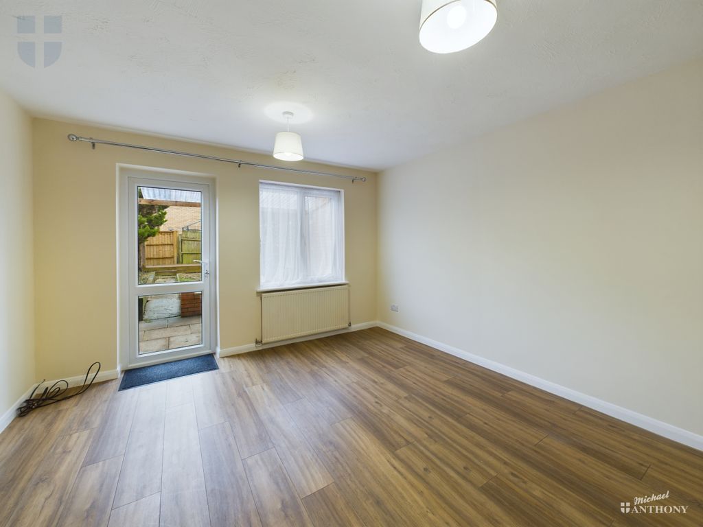 Property photo 3 of 8 Cam03852G0-Pr0192-Still008