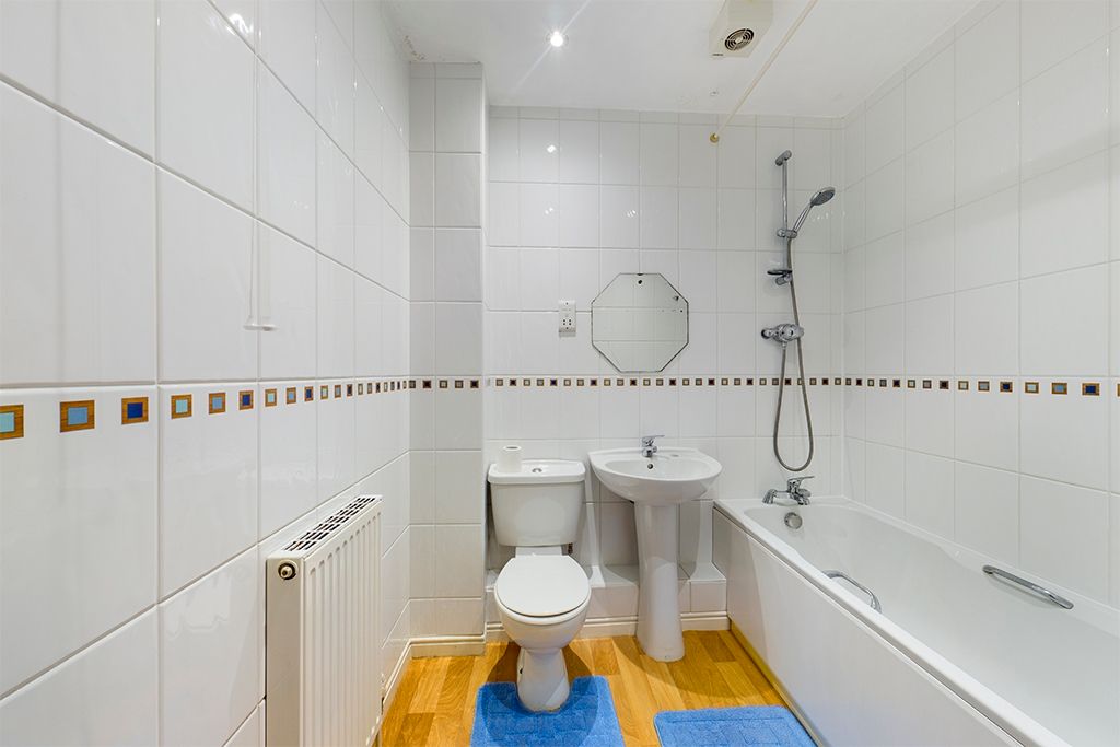 Property photo 3 of 7 Bathroom