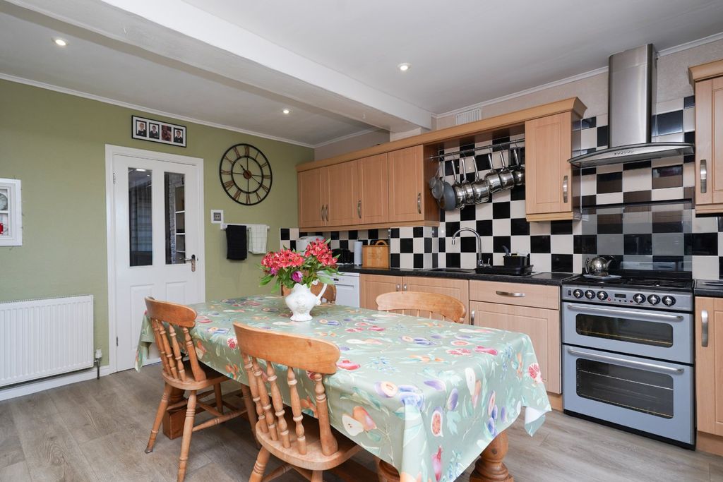 Property photo 3 of 23 Dining Kitchen