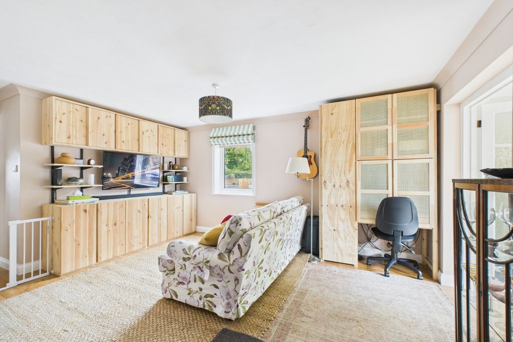 Property photo 1 of 14 Living Room