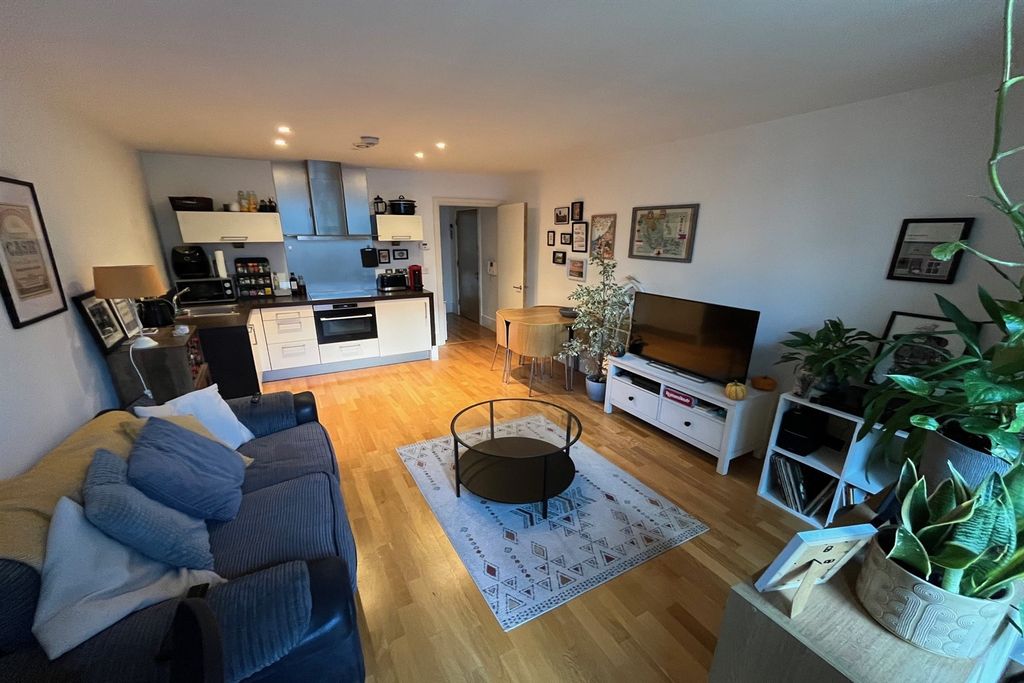 Property photo 1 of 11 (Main)