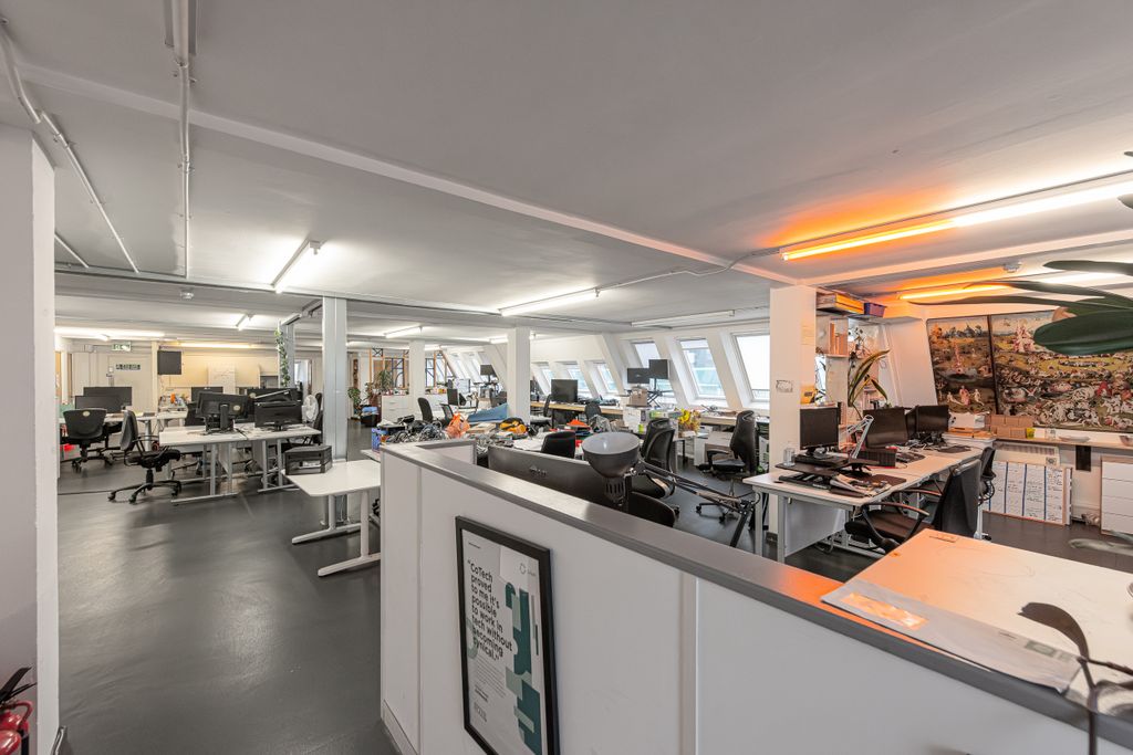 Property photo 3 of 18 Fonthill Road 113-115, Top Floor Office-001