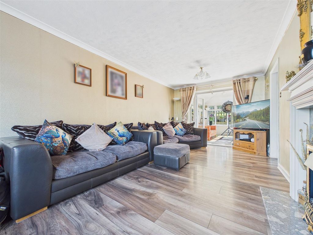 Property photo 2 of 17 Cam01407G0-Pr0155-Still007.Jpg