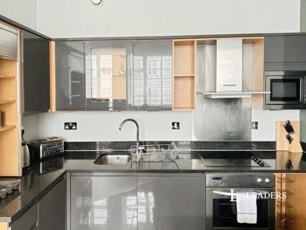 Property photo 3 of 11 Kitchen