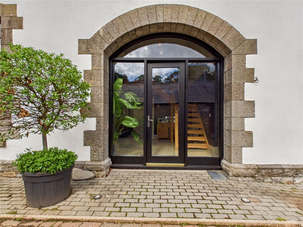 Property photo 2 of 38 Picture No. 34