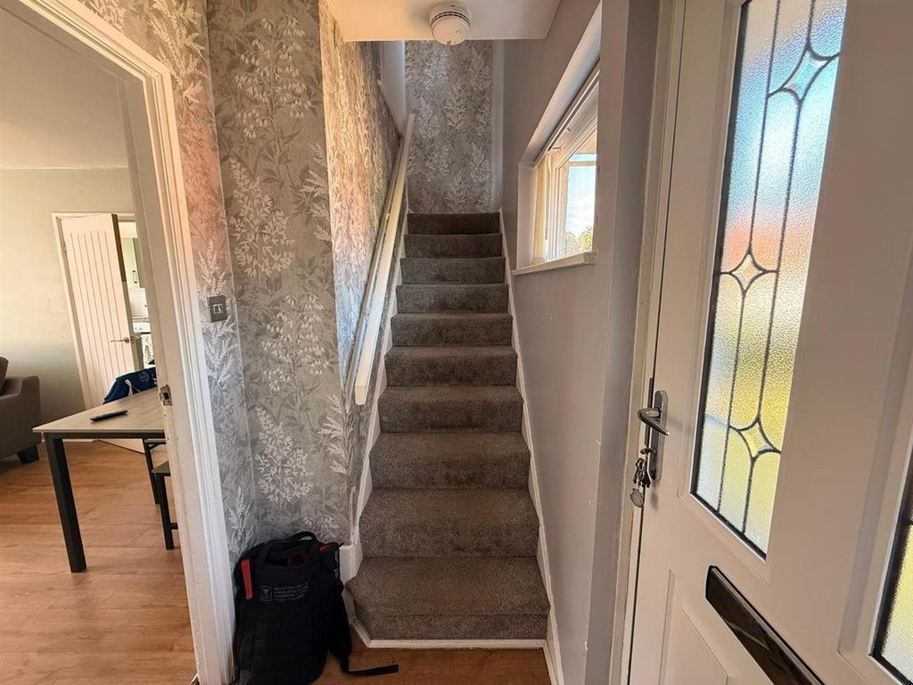 Property photo 2 of 14 Entrance Hall