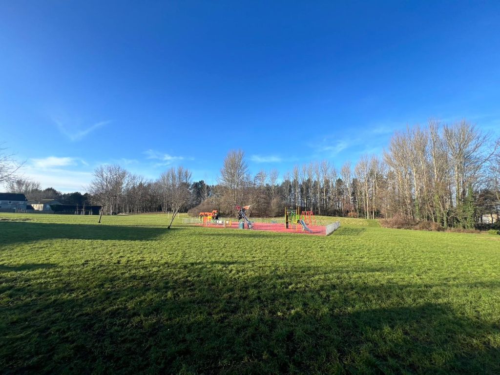 Property photo 3 of 11