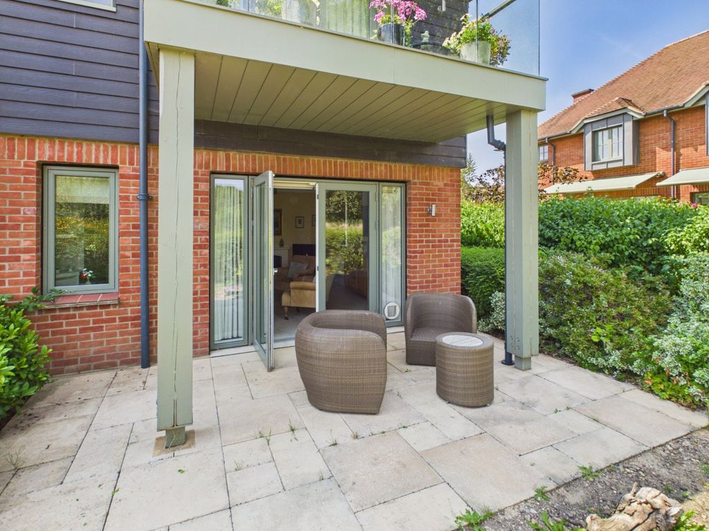 1 bed flat for saleChalfont Dene, Chalfont St. Peter, Gerrards Cross, Buckinghamshire SL9