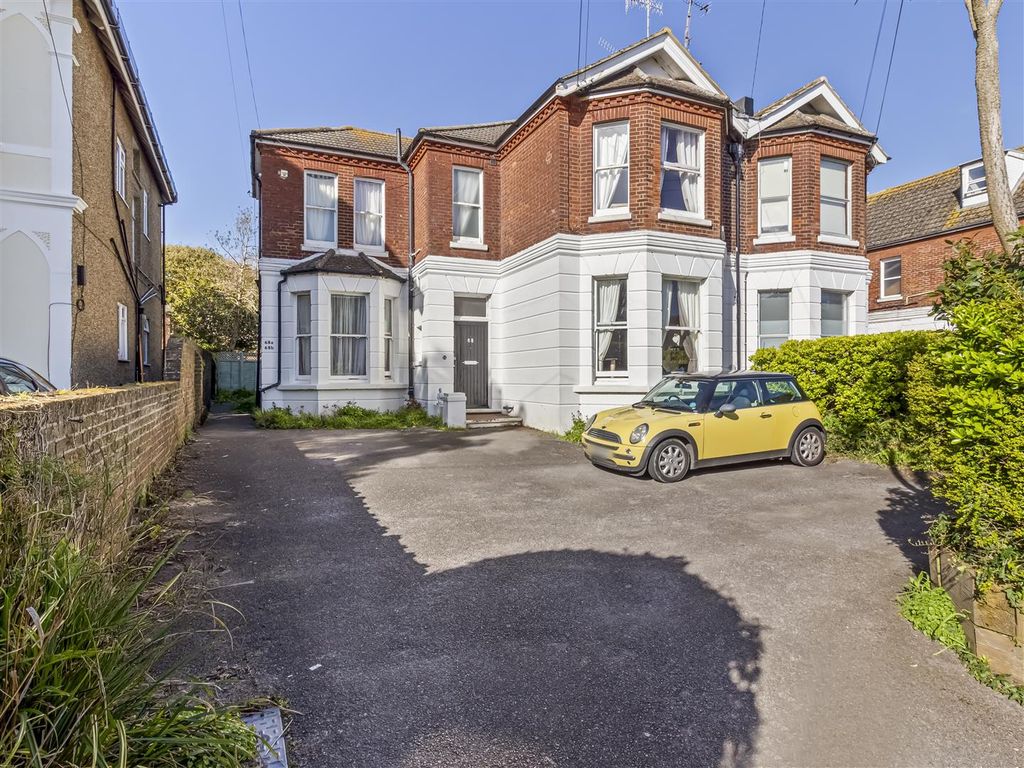 Property photo 1 of 14 68, Richmond Road Worthing, Bn11 4Af-001.Jpg