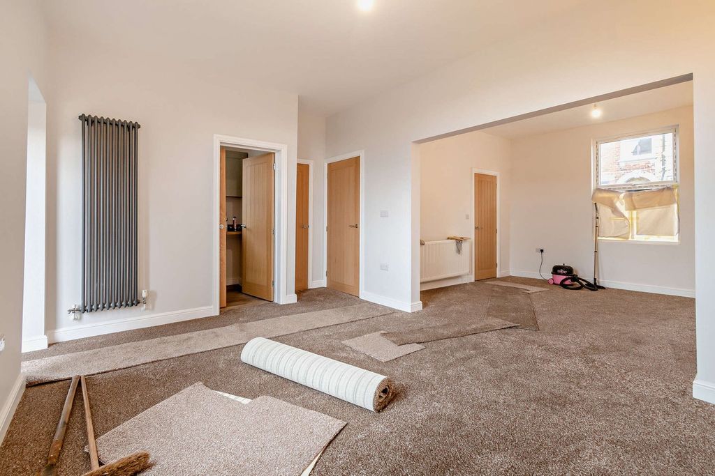 Property photo 2 of 30