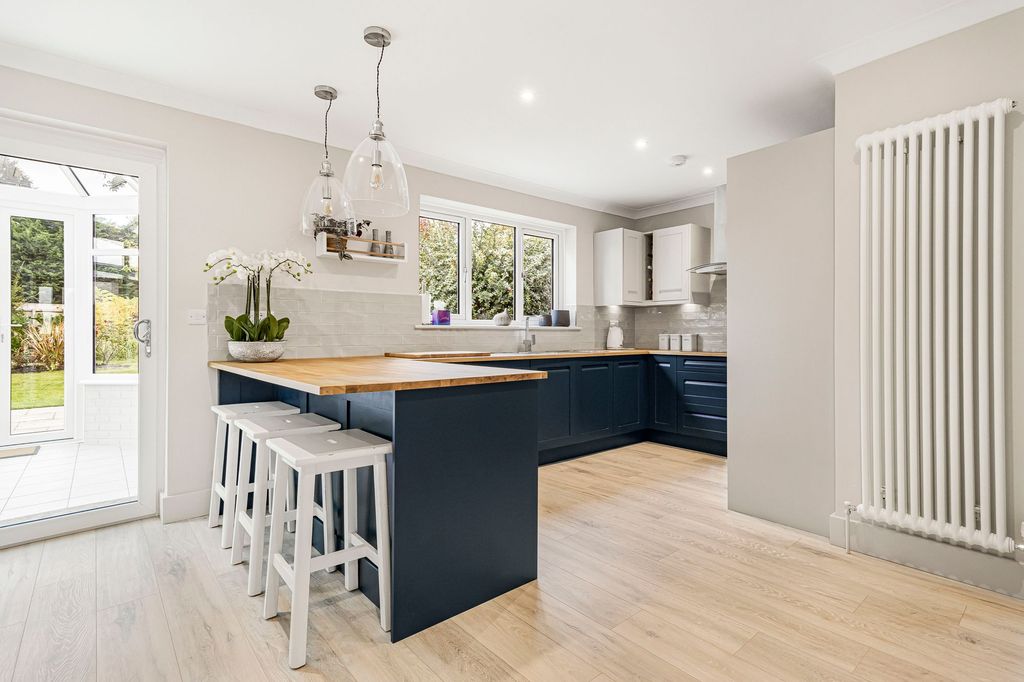 Property photo 2 of 25