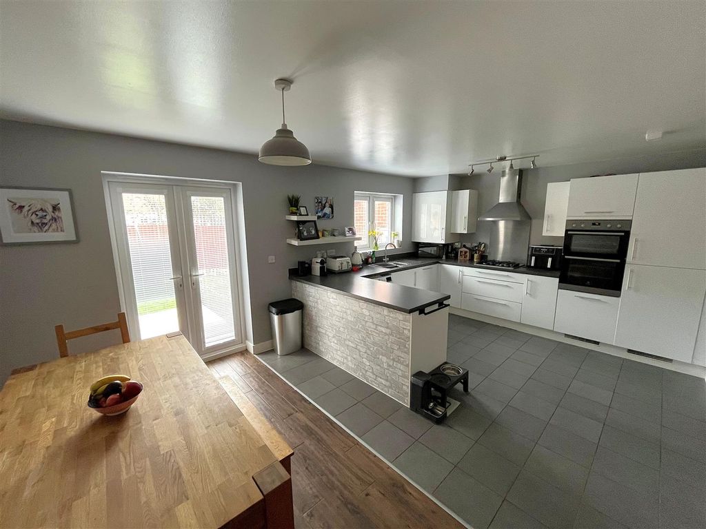 Property photo 3 of 13 Kitch1.Jpg