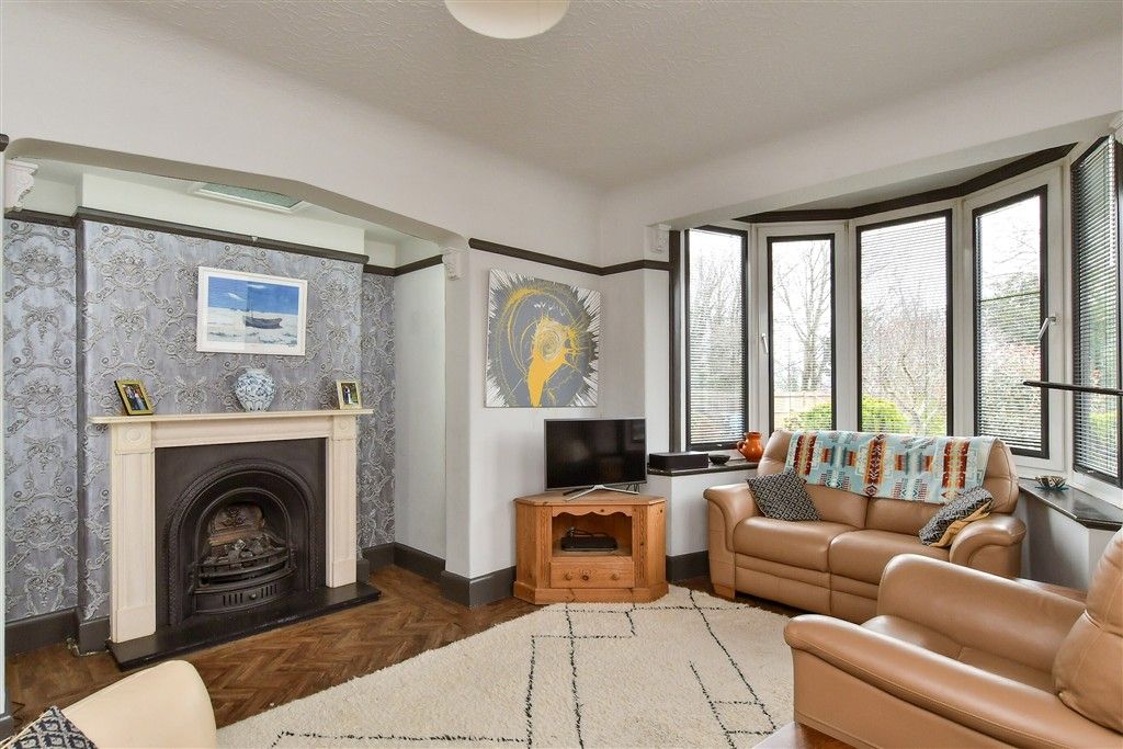 Property photo 3 of 14 Lounge