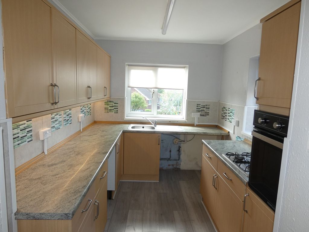 Property photo 3 of 10 Kitchen