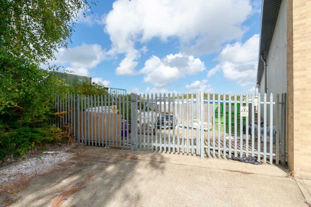 Property photo 2 of 6