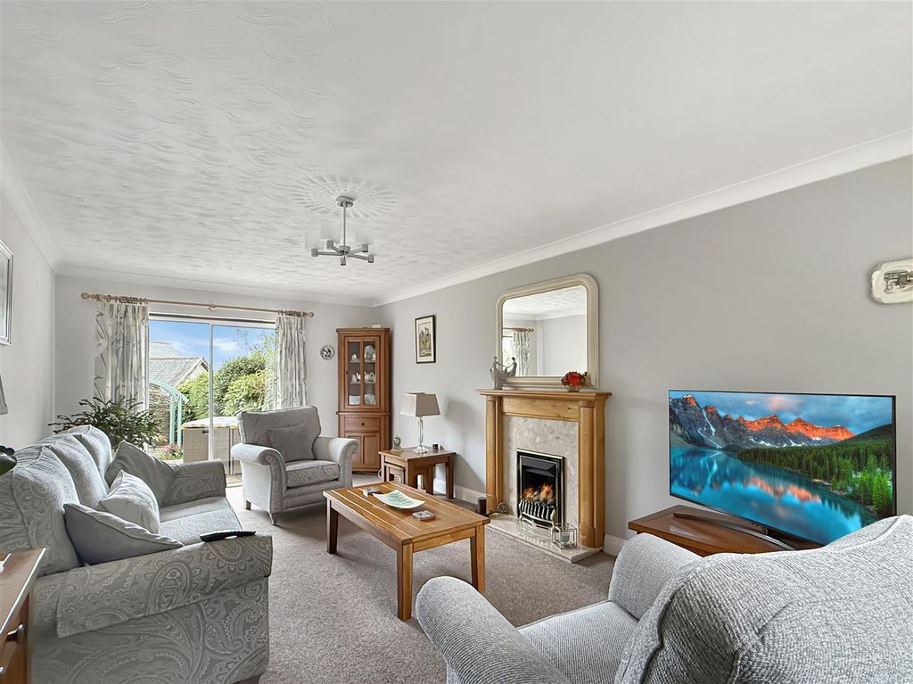Property photo 3 of 19 13869F622599A3c2d02cc0882248718091F3562F.Jpg