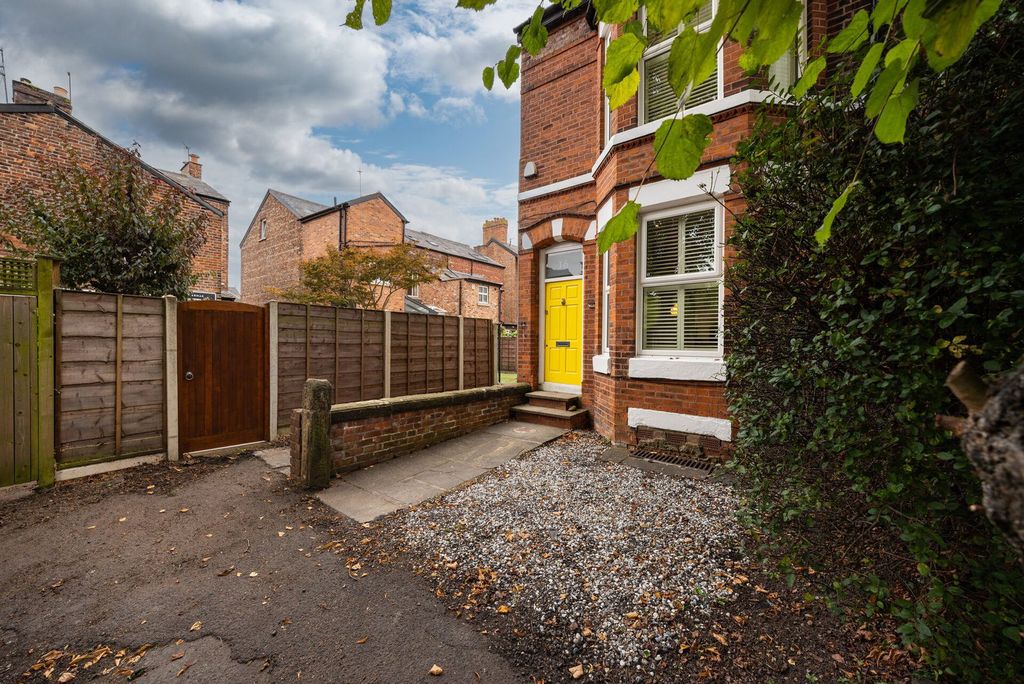 Property photo 1 of 21