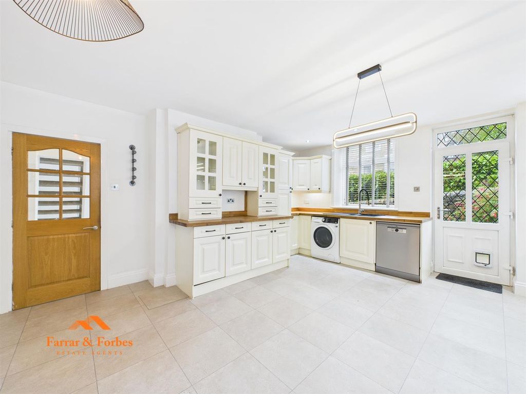 Property photo 2 of 31