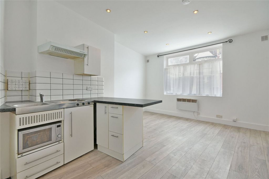 Property photo 2 of 11 Picture No. 16