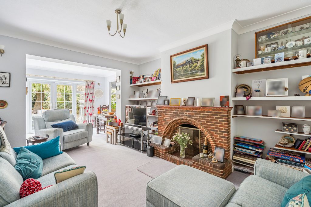 Property photo 3 of 12