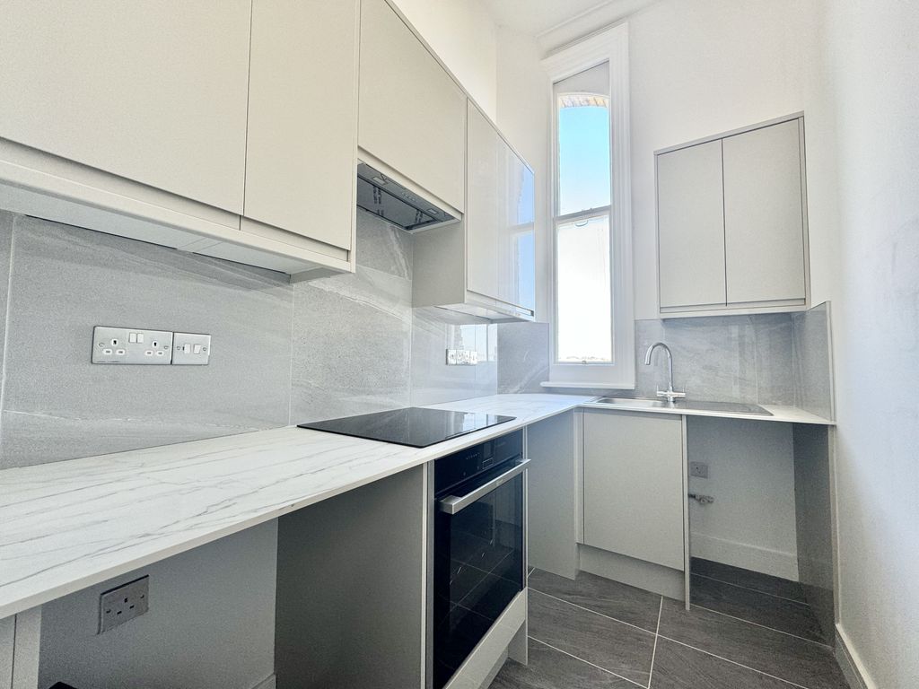 Property photo 3 of 13 Picture 3