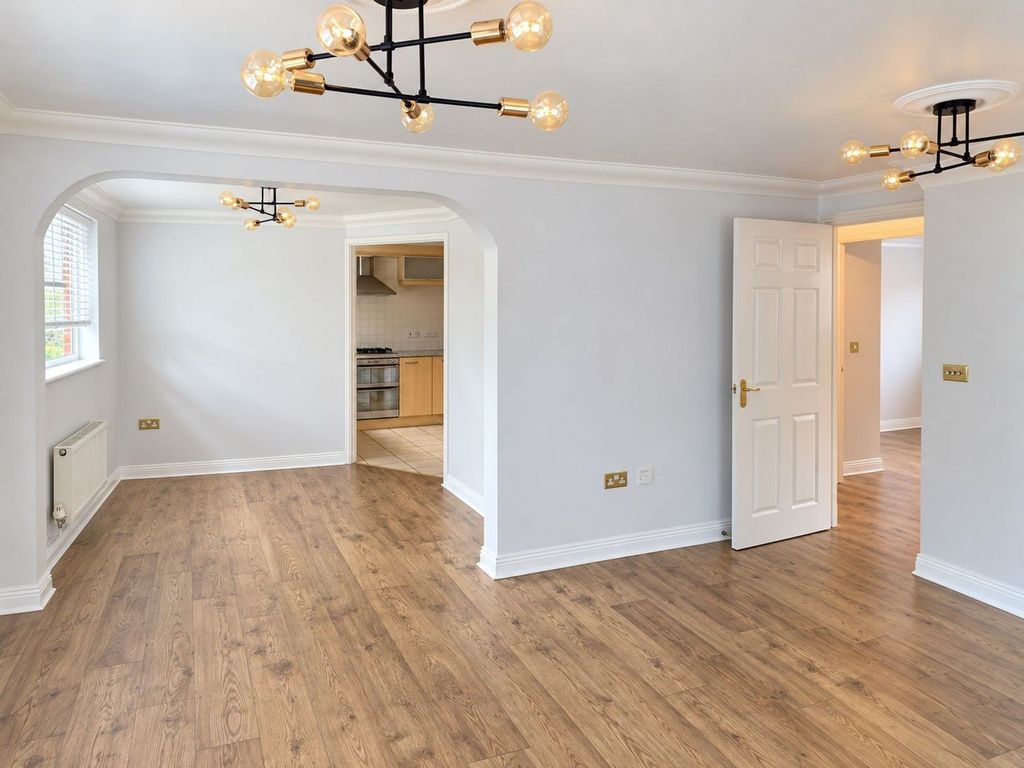 Property photo 2 of 17 Living/Dining Room