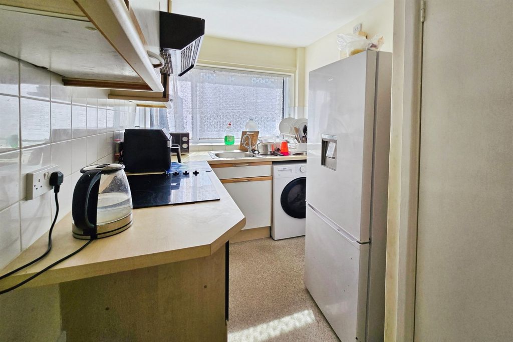 Property photo 3 of 6 Kitchen