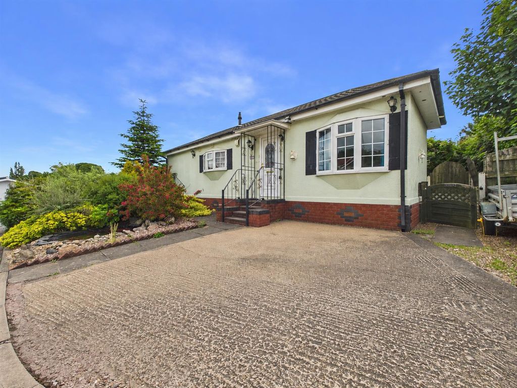 Property photo 1 of 7 29, Rugeley Road - External .Png