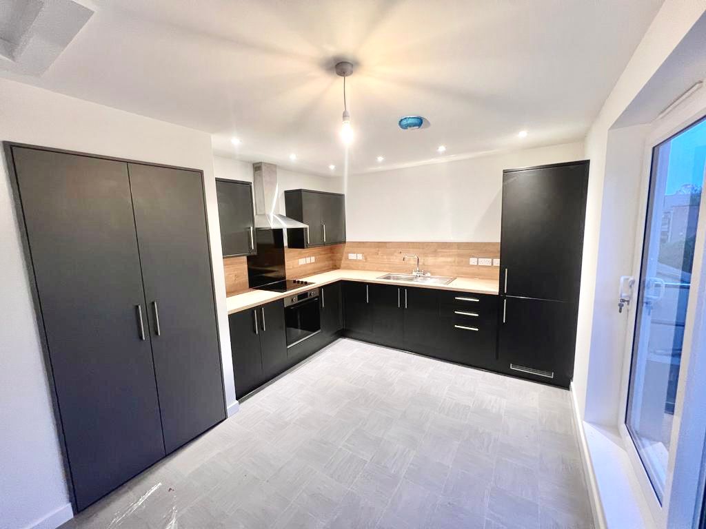 Property photo 1 of 4 Kitchen
