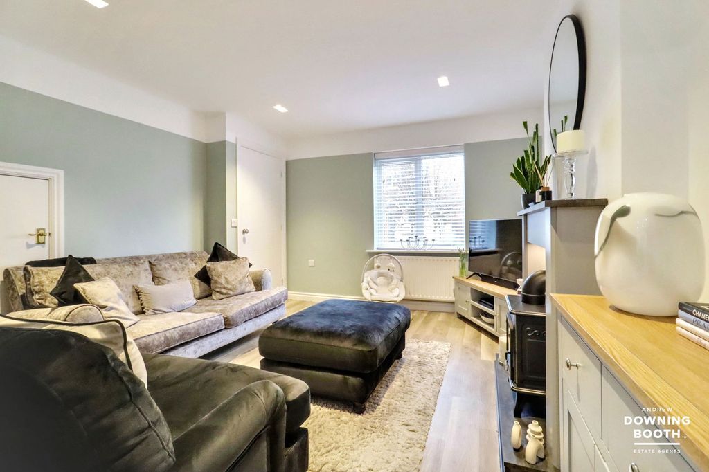 Property photo 2 of 25