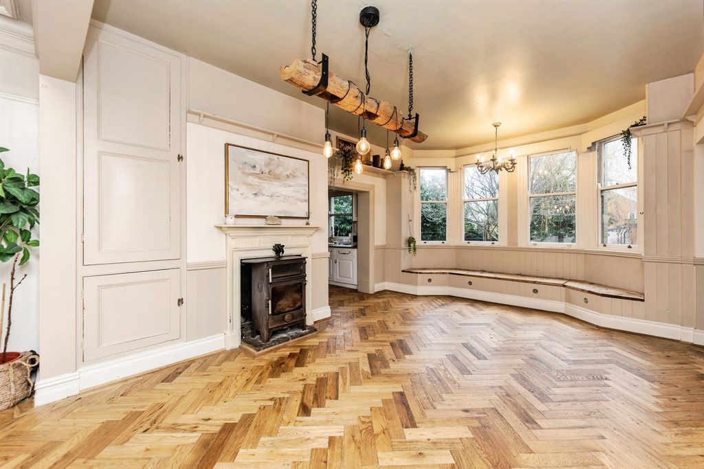 Property photo 2 of 20