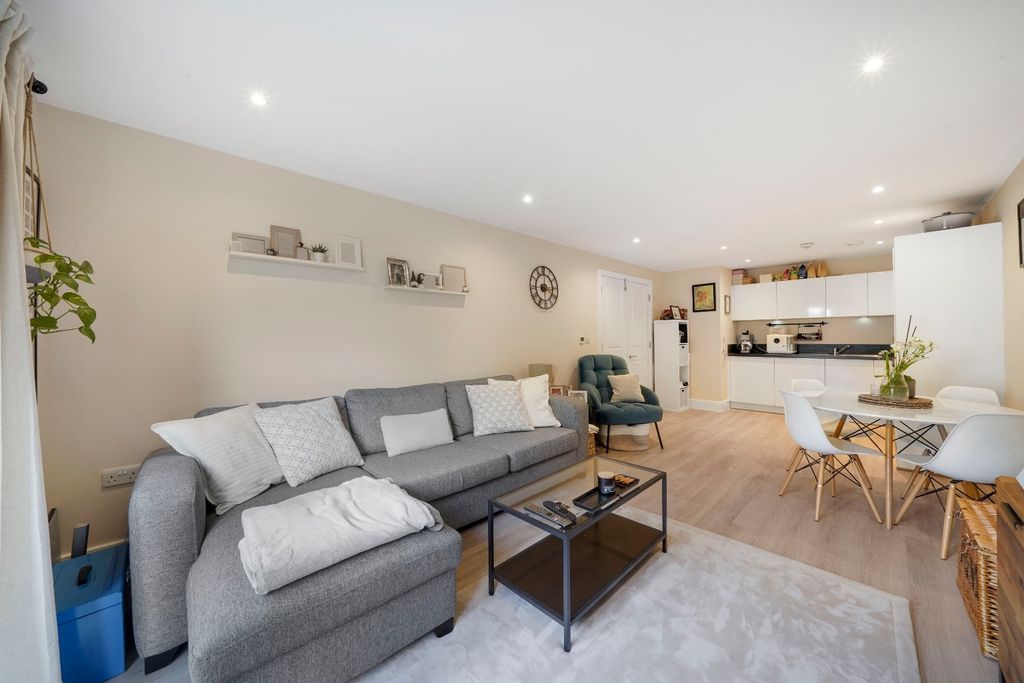 Property photo 2 of 10 5530482