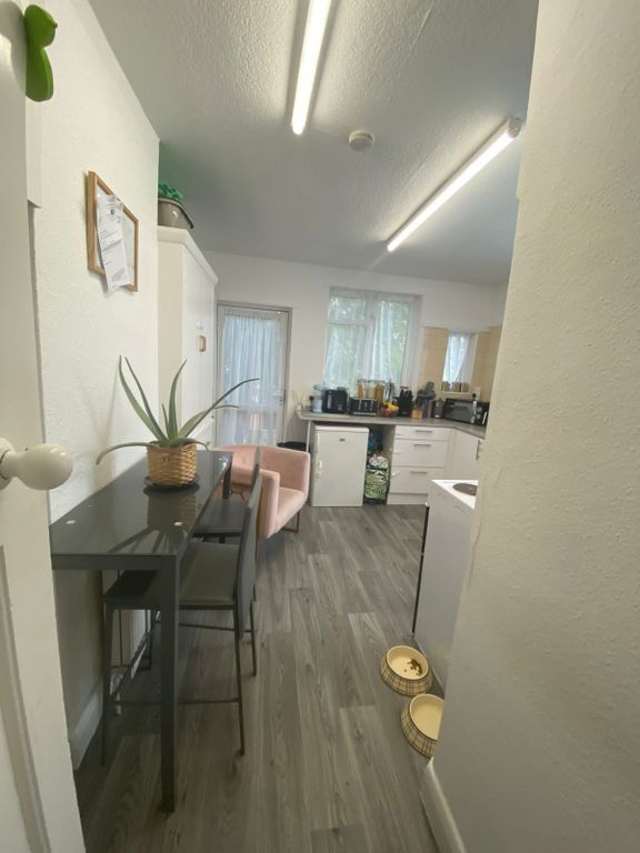 Property photo 2 of 6 Gallery
