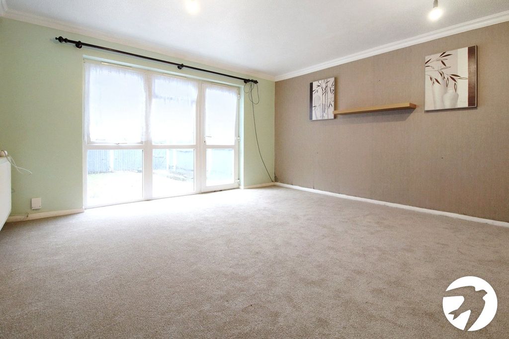 Property photo 2 of 8 Lounge